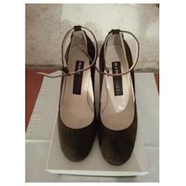 Marc by Marc Jacobs Pumps aus Wildleder Khaki 35.5