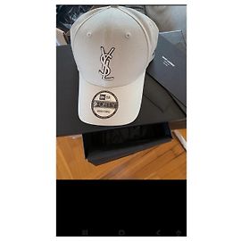 Cappellino Yves Saint Laurent x New Era Ecru