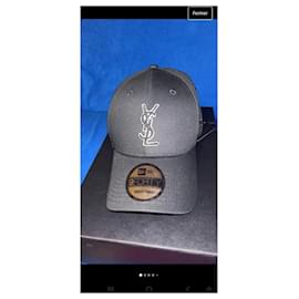 Cappellino Yves Saint Laurent x New Era Nero