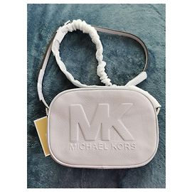 Borsa Michael Kors Parma in pelle martellata viola