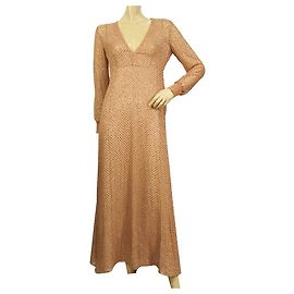 Vestido de manga larga con escote en V y punto de hilo metalizado en seda rosa salmón de Red Valentino- Tallas 40