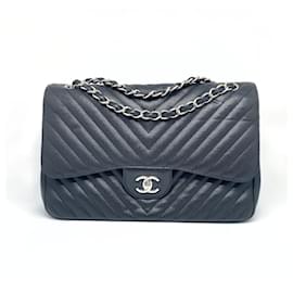 Borsa Chanel Timeless Chevron Jumbo in pelle caviar nera