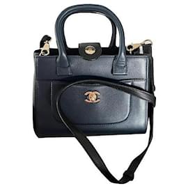 Bolsa de mão Chanel Neo Executive em couro azul marinho