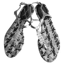 Chanel CC Tanga Sandalen Silber Leder