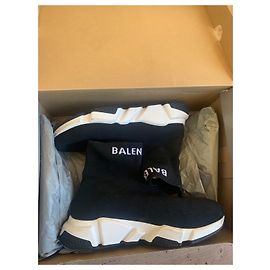 Balenciaga speed drag bordado