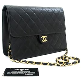 Borsa a tracolla a catena CHANEL Pochette in pelle di agnello con patta trapuntata nera