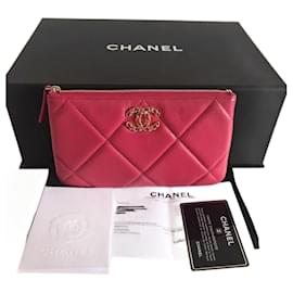 Chanel Pochette 19 in pelle di agnello rosa