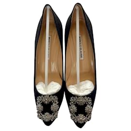 Décolleté Manolo Blahnik Hangisi in raso nero