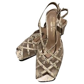Autre Marque Souliers Évelins Sandaletten aus Leder Cremeweiß Silber 40