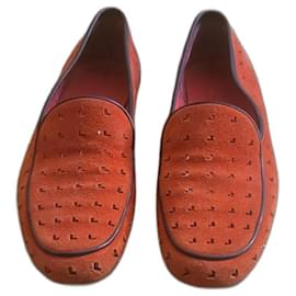 Mocassini Loewe in scamosciato rosso traforati