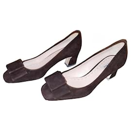 Décolleté Miu Miu in pelle di cervo marrone scuro con fiocco