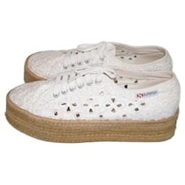 Sneakers Superga con ricamo inglese