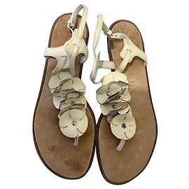 Sandali bassi Burberry in vernice bianca naturale
