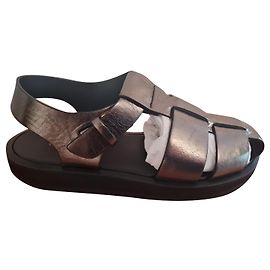 The Row Fischersandalen Leder Bronze