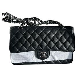 Borsa a mano Chanel in pelle caviar nera media