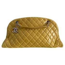 Borsa a mano Chanel Mademoiselle Gialla in Pelle