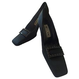 Décolleté Moschino in pelle nera