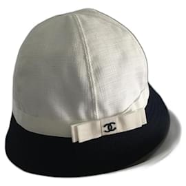 Cappello da pescatore Chanel bianco e blu navy cotone