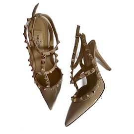 Décolleté Valentino Garavani Rockstud Caged 100 Beige Vernice 36.5