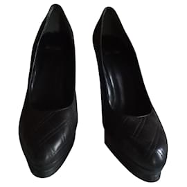 Stuart Weitzman quilted lambskin pumps black