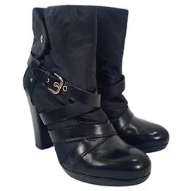 Botines Stuart Weitzman Negros de Cuero y Paño