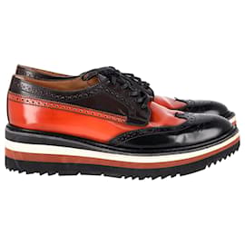 Prada Flatform Derby Brogue Schnürschuh aus schwarzem Leder