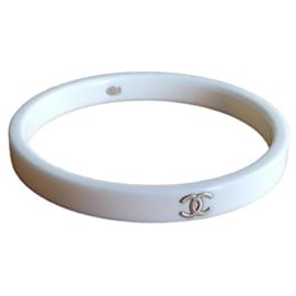 Bracciale Chanel con logo CC bianco