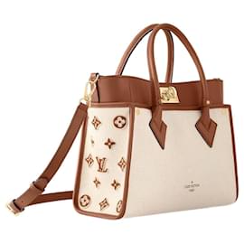 Louis Vuitton On My Side MM Tote aus Canvas und Leder Beige