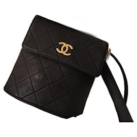 Borsa Chanel Hobo in pelle nera e perle