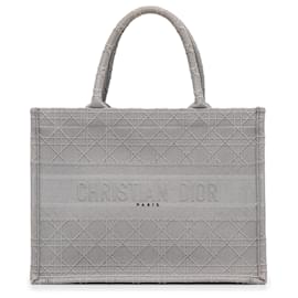 Borsa a libro ricamata Cannage media grigia Dior