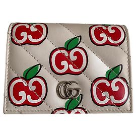 Cartera Gucci Matelasse GG Marmont Apple en piel marfil