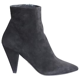 Botines Prada en Ante Negro