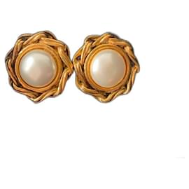 Chanel Orecchini a clip in perle e metallo dorato