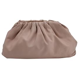 Pochette The Pouch di Bottega Veneta in pelle di vitello Beige