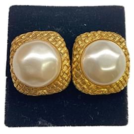 Orecchini Chanel oro e bianchi
