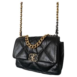 Chanel 19 flapbag nera in pelle di capra