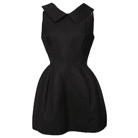Alaïa, gewebtes Kleid in Schwarz.