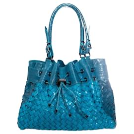 BURBERRY, borsa in pelle intrecciata turchese con stampa coccodrillo in rilievo. - Burberry