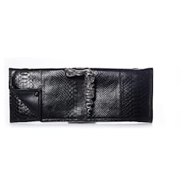 Autre Marque Maison Du Posh, Knöchelring-Python-Clutch in Schwarz.