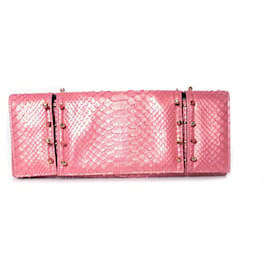 Autre Marque Maison Du Posh, Piercing-Totenkopf-Clutch aus rosa Python.