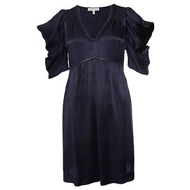 Chloé Chloe, vestido de seda azul com mangas curtas abertas e esvoaçantes.