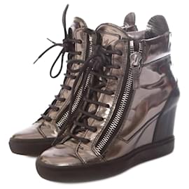 Giuseppe Zanotti, Sneakers con zeppa lucida color bronzo di taglia 36.