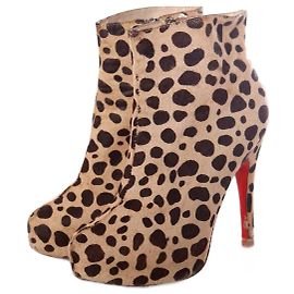 Christian Louboutin, Das Ponyfell-Plateau mit Leopardenmuster wächst in der Größe 39.