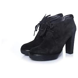 Hogan, botines con cordones de ante negro.