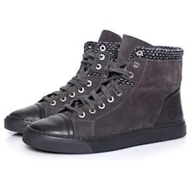 Chanel,  sneakers da tennis alte con logo cc e tweed