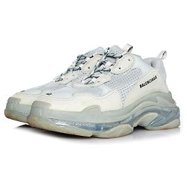 Balenciaga, Sneaker Triple S di colore grigio
