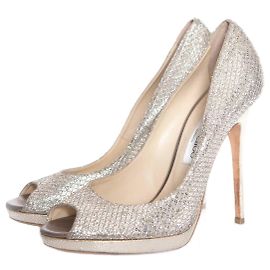 Jimmy Choo, Champagnerfarbene Peep-Toe-Plateaupumps aus glitzerndem Stoff in der Größe 39.5.