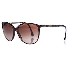 Chanel, gafas de sol marrones estilo ojo de gato