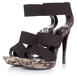 Fendi, Python-Sandale mit elastischen Riemen