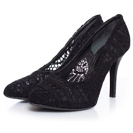 DOLCE & GABBANA, Lace pump in black.